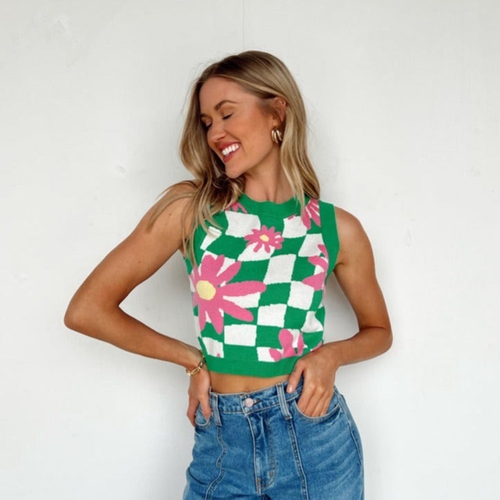 BaeVely Green Pink‎ Checkerboard Daisy Floral Knit Cropped Sweater Vest | Medium